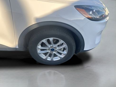 Used 2021 Ford Escape SE image 12