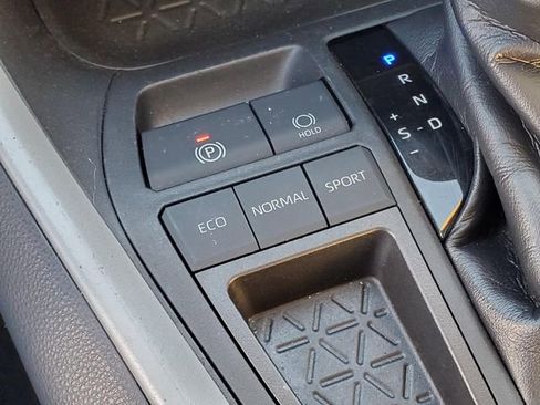 Used 2020 Toyota RAV4 XLE image 27