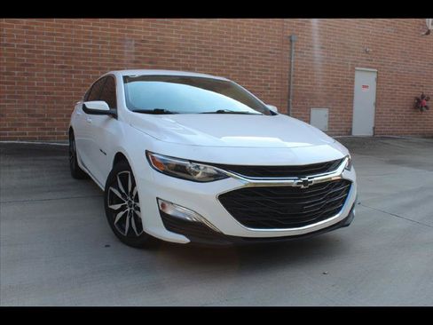 Used 2021 Chevrolet Malibu RS image 1