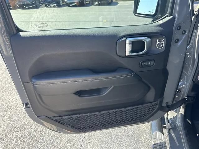 Used 2023 Jeep Wrangler Unlimited Sahara AWD/4WD image 8