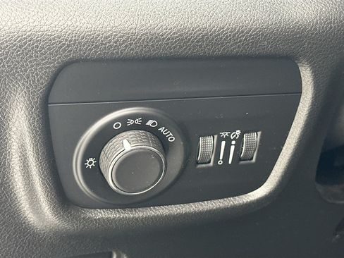Used 2023 Jeep Grand Cherokee L Laredo RWD image 10