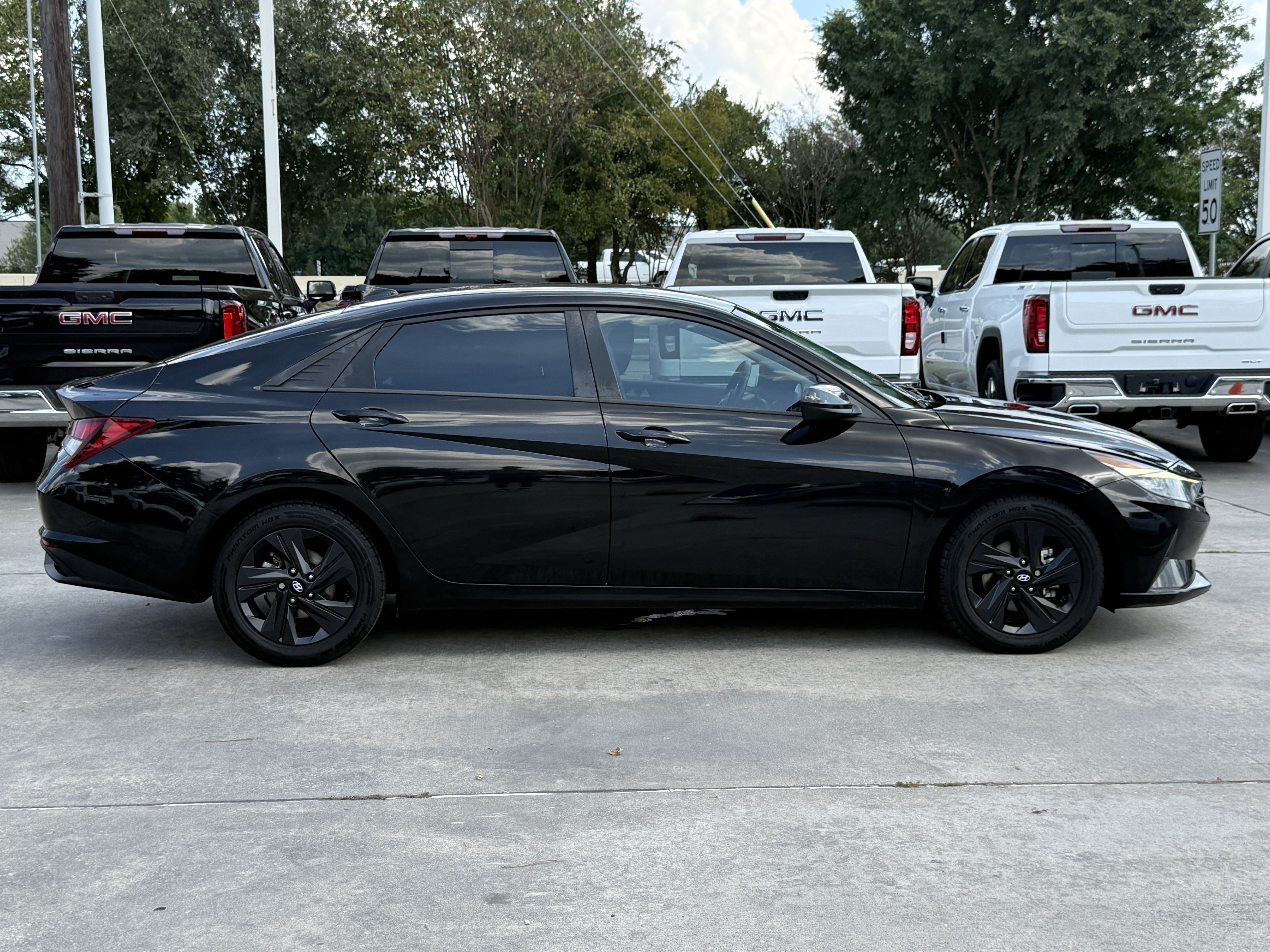 Used 2022 Hyundai Elantra SEL w/ Convenience Package FWD image 3
