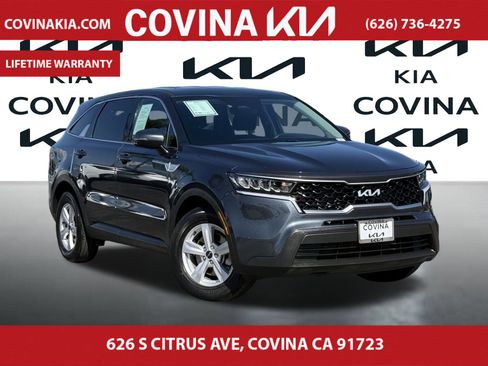 Used 2023 Kia Sorento LX image 1