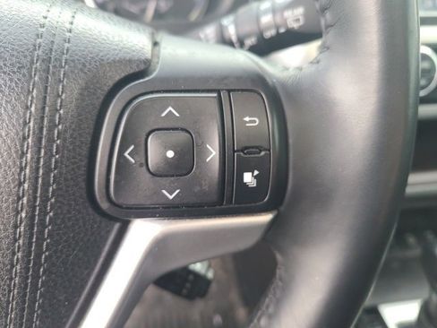 Used 2016 Toyota Highlander Limited image 22