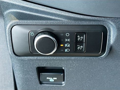 Used 2025 Ford Bronco Badlands image 9