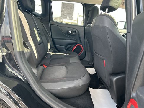 Used 2018 Jeep Renegade Trailhawk w/ UConnect 8.4 Nav Group image 12