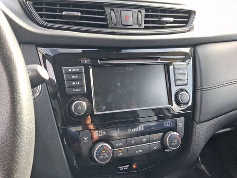 Used 2019 Nissan Rogue SL FWD image 21