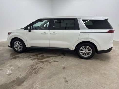 Used 2022 Kia Carnival LX image 8