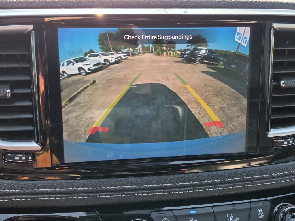 Used 2025 Chrysler Pacifica Limited FWD image 16