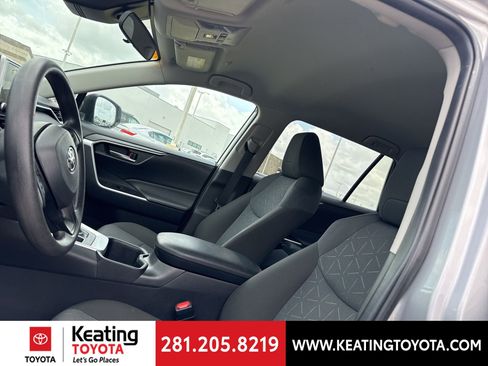 Used 2025 Toyota RAV4 XLE image 16