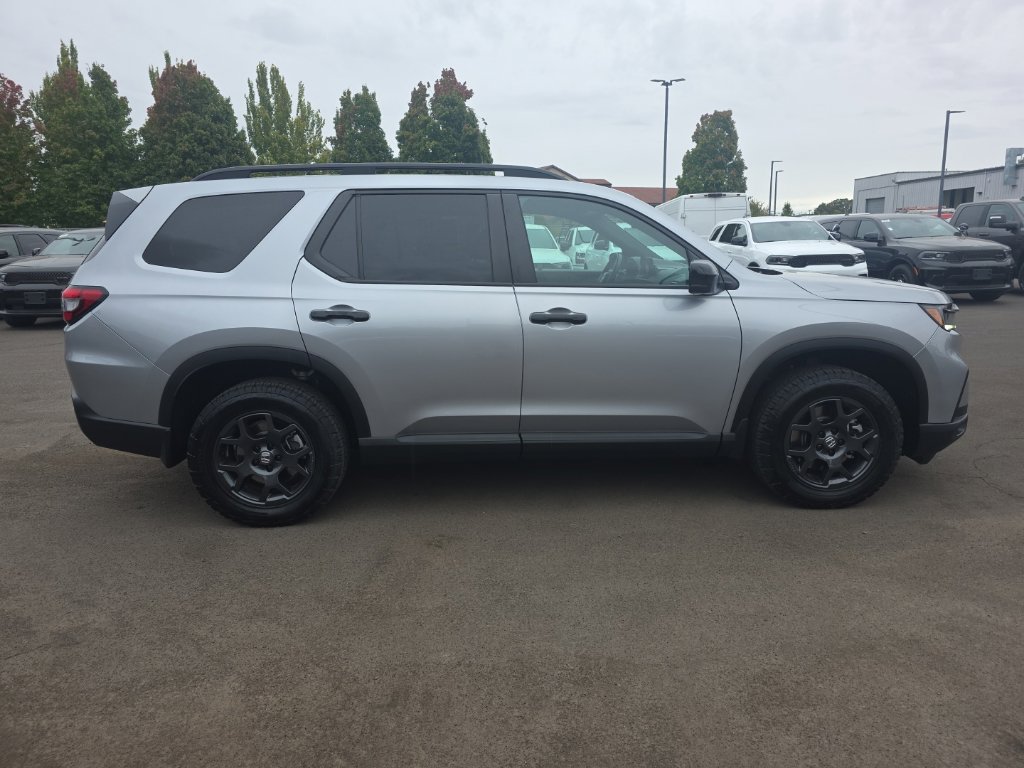Used 2025 Honda Pilot TrailSport image 6