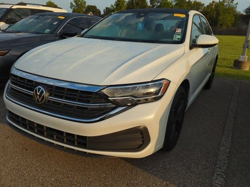 Used 2024 Volkswagen Jetta SE FWD image 1