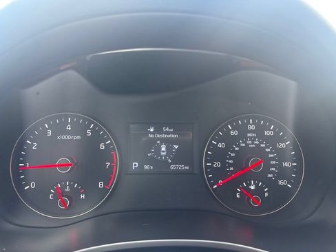 Used 2017 Kia Cadenza Premium w/ Luxury Package FWD image 22