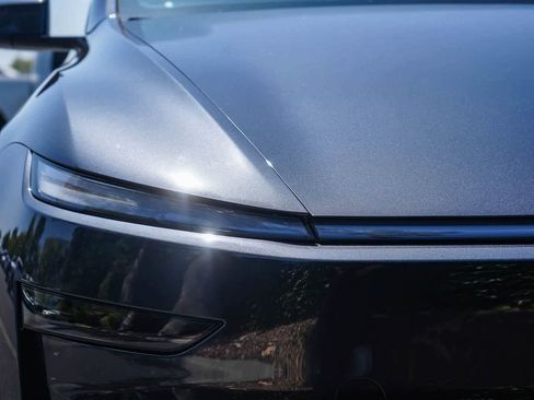 Used 2026 Tesla Model Y AWD image 10