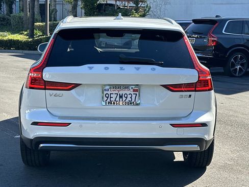 Certified 2023 Volvo V60 B5 Cross Country Ultimate w/ Climate Package image 5