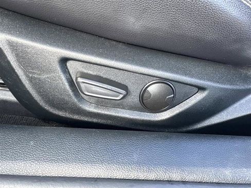 Used 2022 Ford Mustang Premium RWD image 11