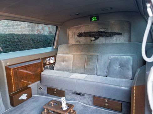 Used 1988 Chevrolet Suburban 2500 image 4