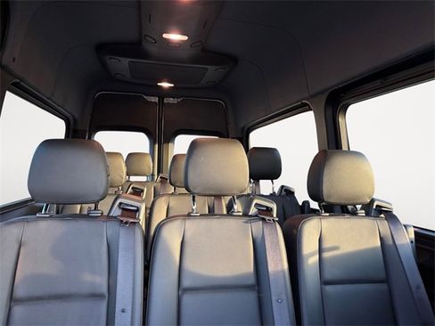 Used 2019 Mercedes-Benz Sprinter 2500 image 15