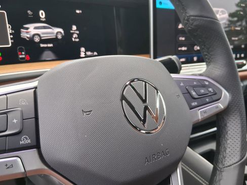 New 2026 Volkswagen Tiguan SEL R-Line AWD/4WD image 17