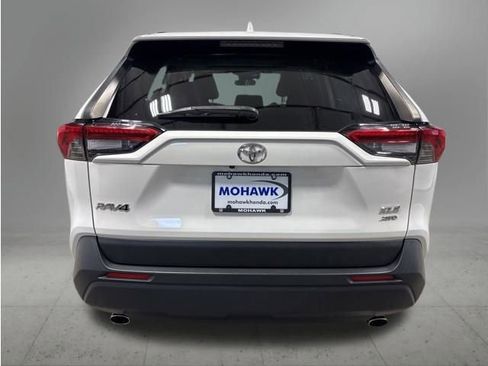 Used 2020 Toyota RAV4 XLE w/ Convenience Package AWD/4WD image 4
