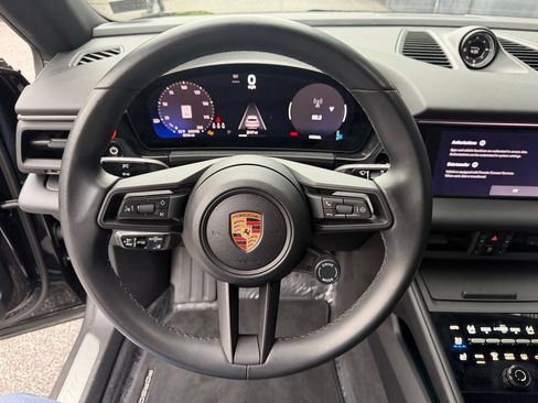 Certified 2025 Porsche Macan 4S Electric AWD/4WD image 25