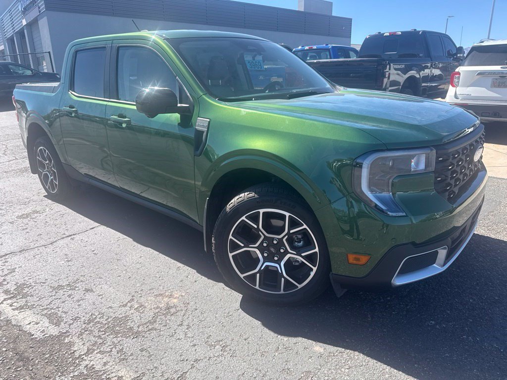 Used 2025 Ford Maverick Lariat AWD/4WD image 2