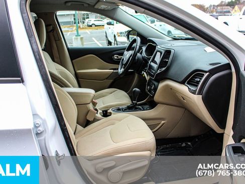 Used 2020 Jeep Cherokee Latitude w/ Cold Weather Group image 21