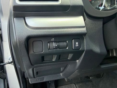 Used 2018 Subaru Forester 2.5i AWD/4WD image 12