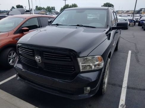 Used 2017 RAM 1500 Express AWD/4WD image 3