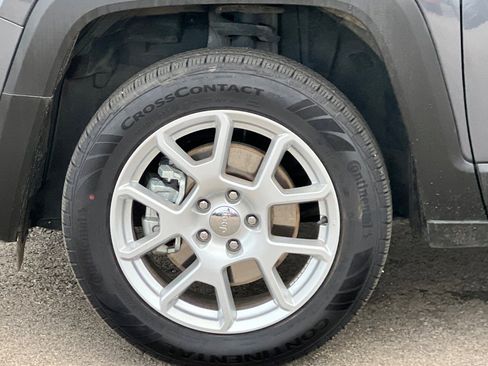 Used 2023 Jeep Renegade Latitude image 27