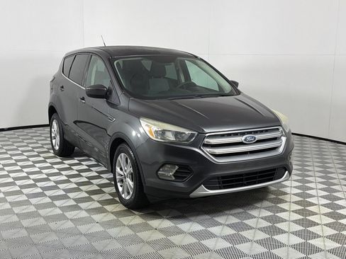 Used 2017 Ford Escape SE FWD image 3