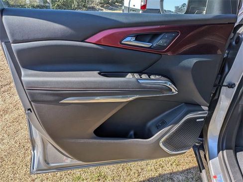 Used 2024 Chevrolet Traverse RS image 11