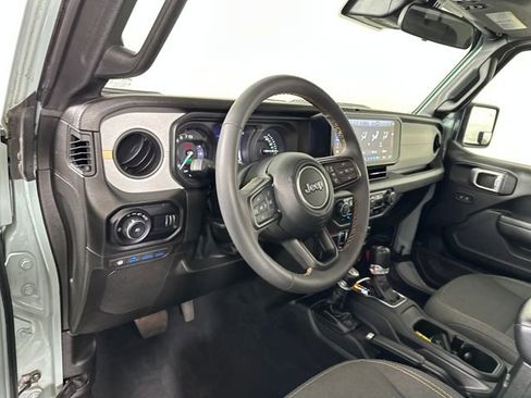 Used 2024 Jeep Wrangler Unlimited image 13