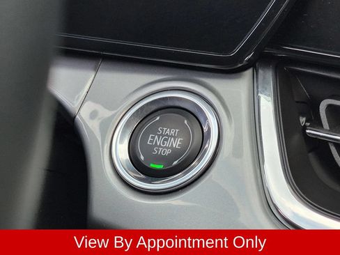 Used 2025 Chevrolet Trax LT w/ LT Convenience Package FWD image 17