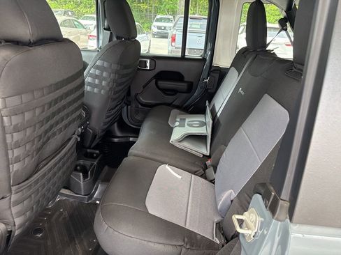 Used 2024 Jeep Wrangler Sport S image 9