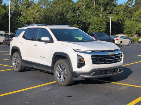 Used 2025 Chevrolet Equinox LT FWD image 9