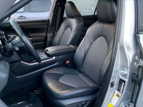 Used 2024 Toyota Highlander XSE FWD image 8