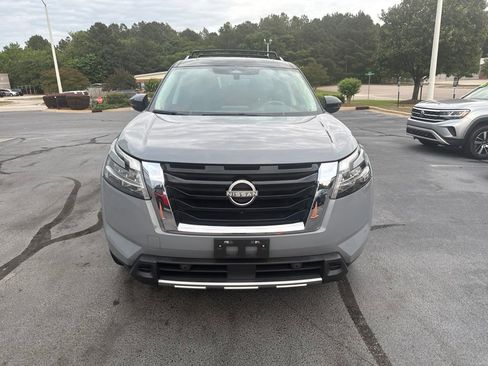 Used 2023 Nissan Pathfinder SL w/ SL Premium Package AWD/4WD image 2