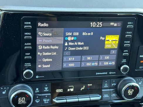 Used 2022 Toyota Highlander XLE AWD/4WD image 21