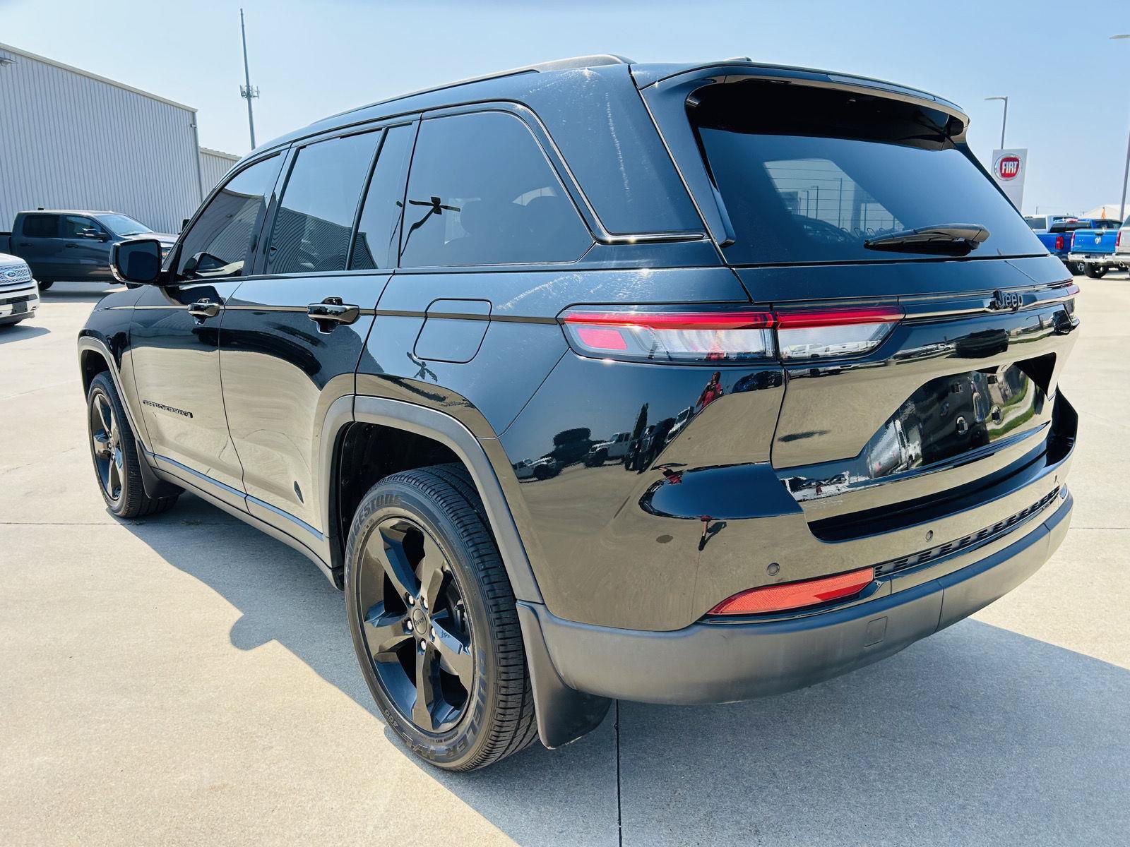 Used 2023 Jeep Grand Cherokee Altitude AWD/4WD image 36