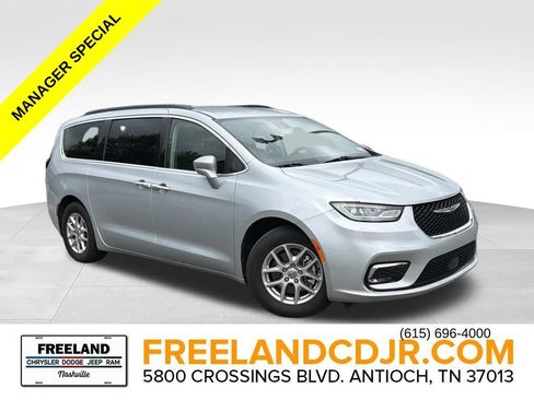 Used 2022 Chrysler Pacifica Touring-L FWD image 1
