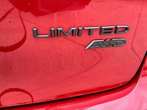 Used 2025 Chrysler Pacifica Limited AWD/4WD image 26