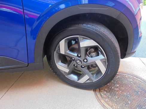 Used 2024 Hyundai Venue Limited FWD image 25