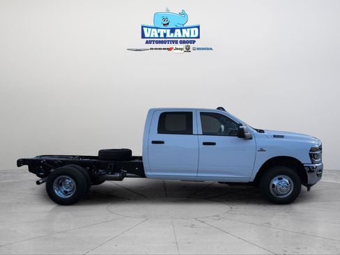 New 2026 RAM 3500 Tradesman w/ Chrome Appearance Group A AWD/4WD image 5