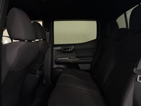 Used 2017 Toyota Tacoma TRD Sport AWD/4WD image 25
