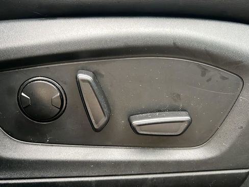 Used 2023 Ford Explorer XLT w/ Equipment Group 202A image 25