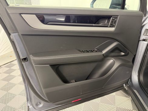 Certified 2026 Porsche Cayenne AWD/4WD image 14