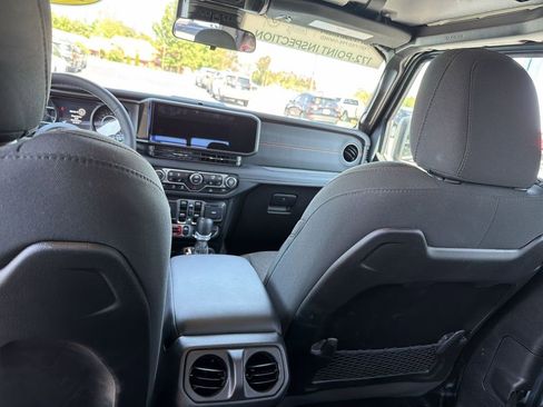 Used 2025 Jeep Gladiator Mojave w/ Convenience Group AWD/4WD image 26