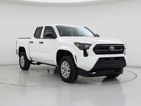 Used 2025 Toyota Tacoma SR image 9