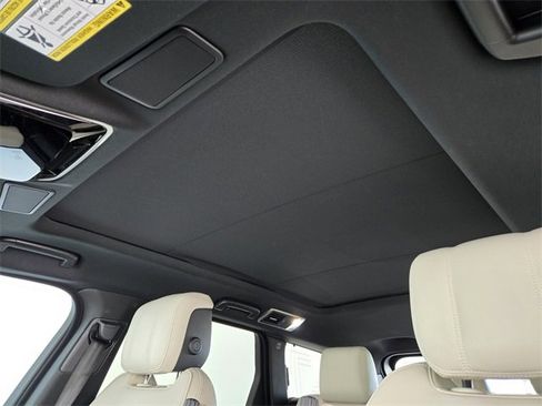 Used 2022 Land Rover Range Rover Sport HST image 11